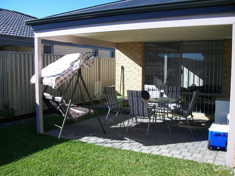 5 Rossiter Avenue, Piara Waters WA 6112