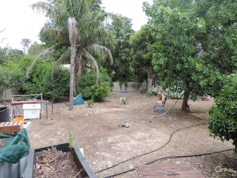 19 Howe Street, Bedfordale WA 6112