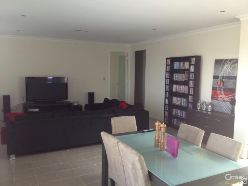 77 Lyon Road, Atwell WA 6164