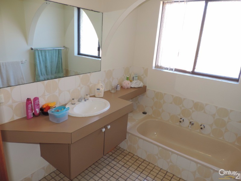 16 Hatfield Way, Booragoon WA 6154