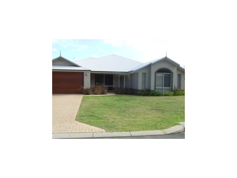 13 Lakeside Drive, College Grove WA 6230