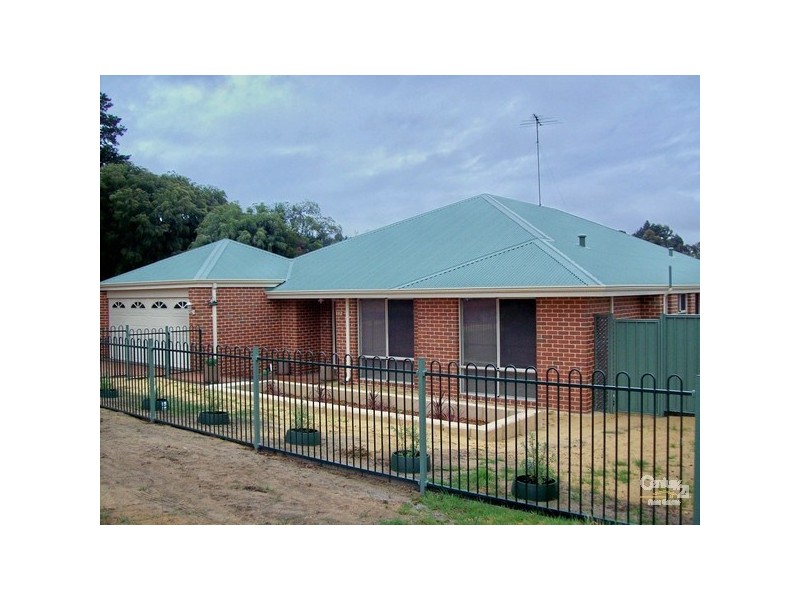 102 Swanstone Street, Collie WA 6225