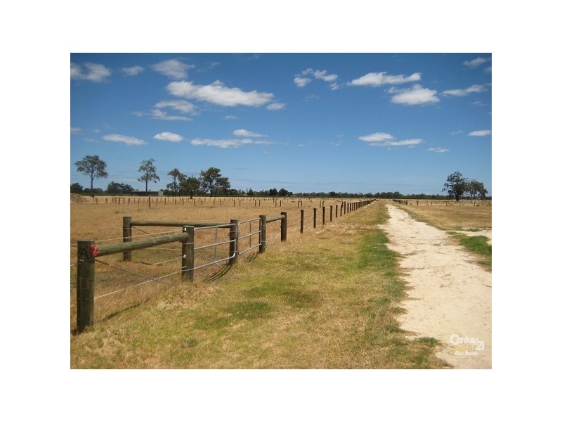 21 Government Road, Harvey WA 6220