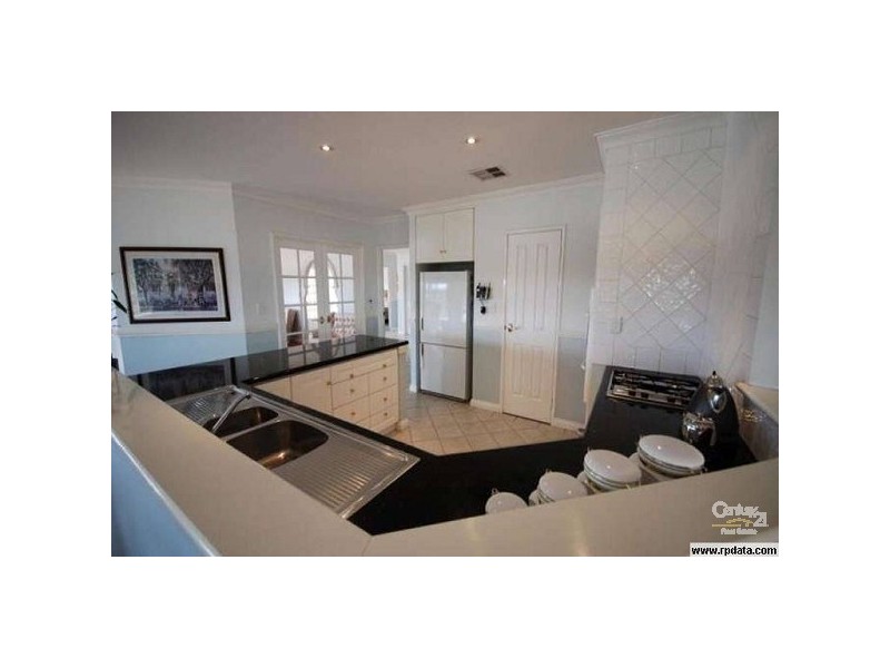 12 Trinity Rise, College Grove WA 6230