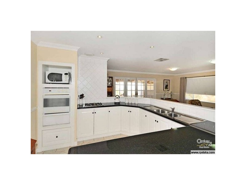 12 Trinity Rise, College Grove WA 6230