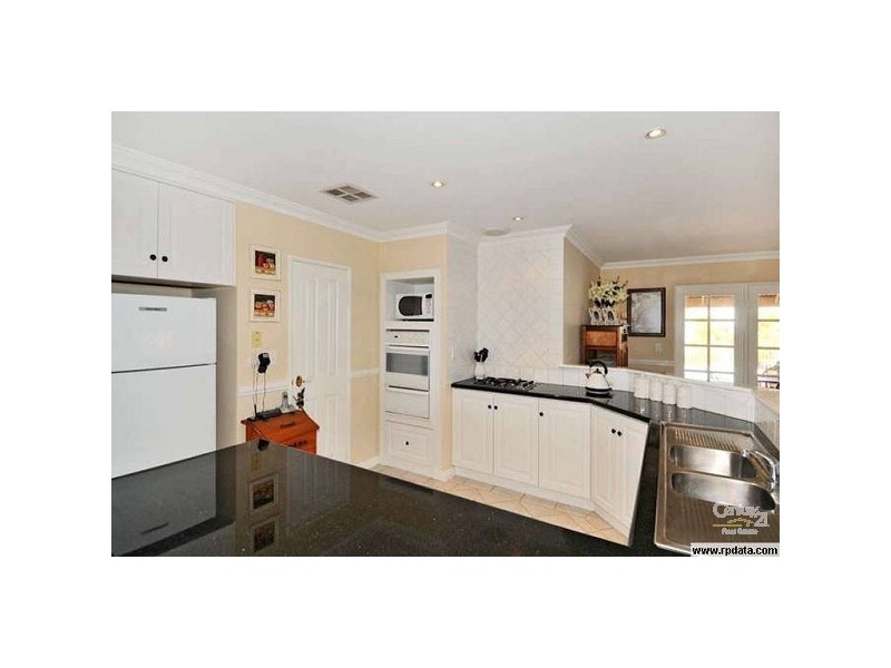 12 Trinity Rise, College Grove WA 6230