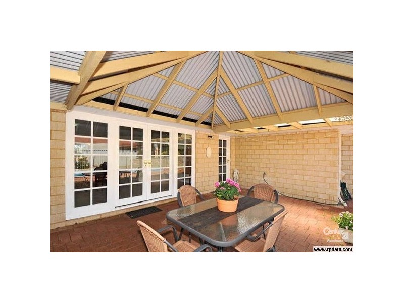 12 Trinity Rise, College Grove WA 6230