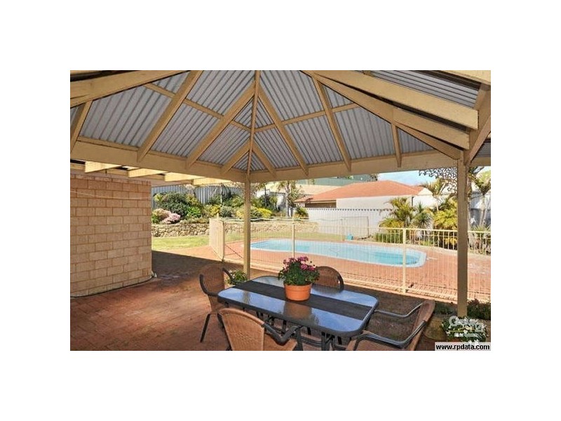 12 Trinity Rise, College Grove WA 6230