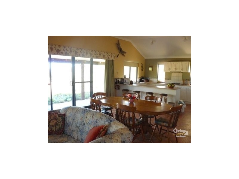 4 Quindanning Road, Harvey WA 6220