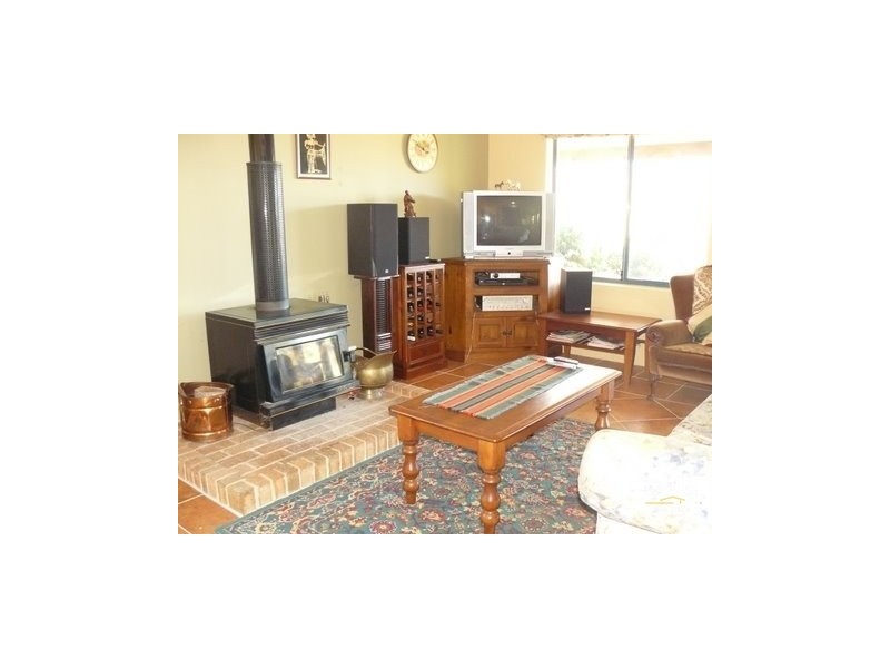 4 Quindanning Road, Harvey WA 6220