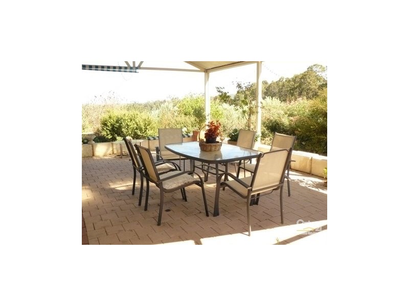 4 Quindanning Road, Harvey WA 6220