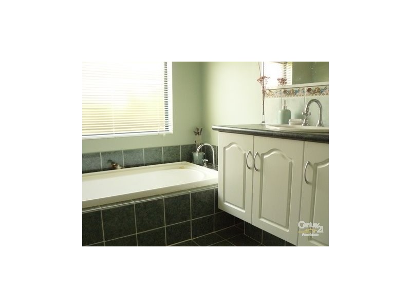 4 Quindanning Road, Harvey WA 6220