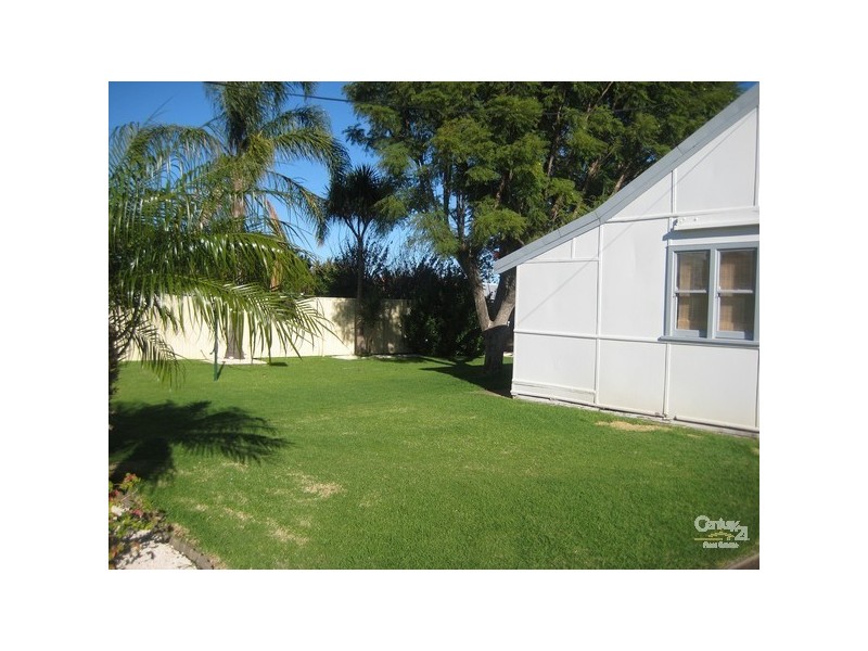 8 Grieves Street, Harvey WA 6220