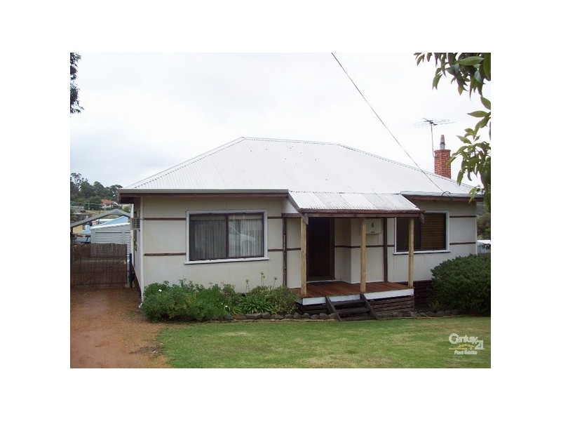 4 Deakin Street, Collie WA 6225