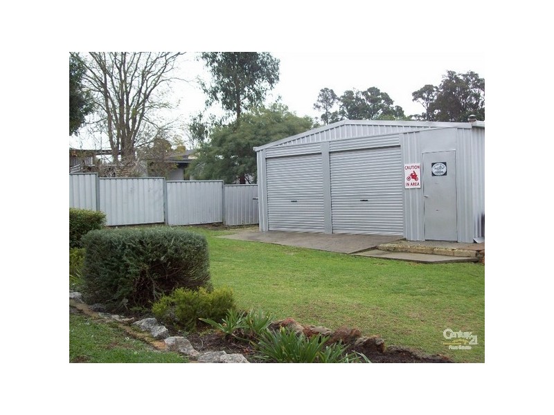 4 Deakin Street, Collie WA 6225