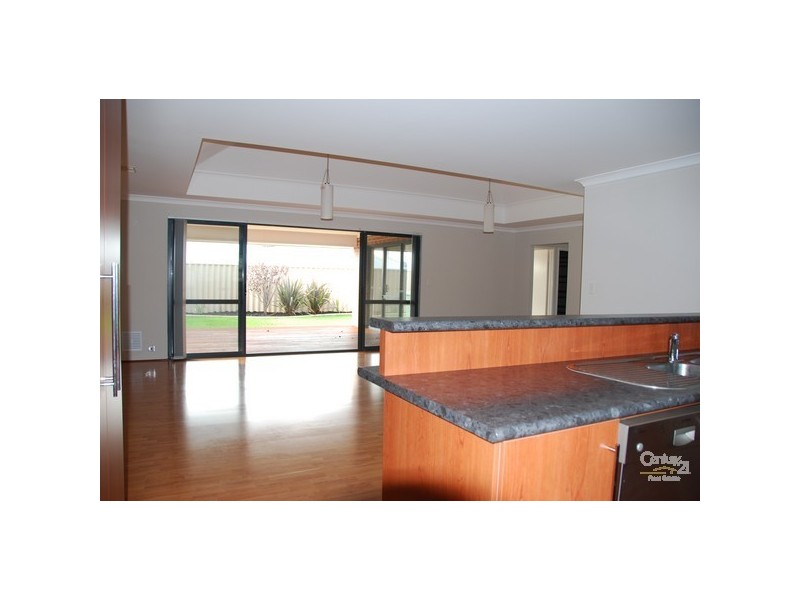 6 Gutmann Parkway, Dalyellup WA 6230