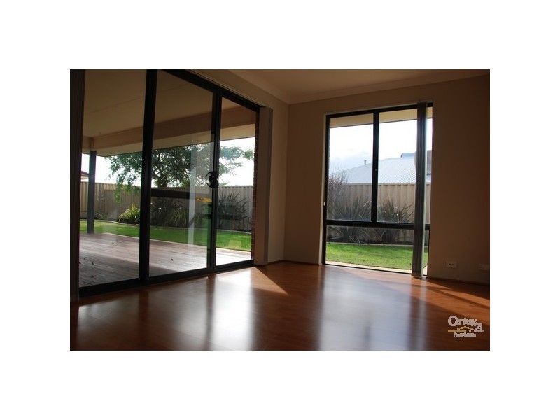 6 Gutmann Parkway, Dalyellup WA 6230
