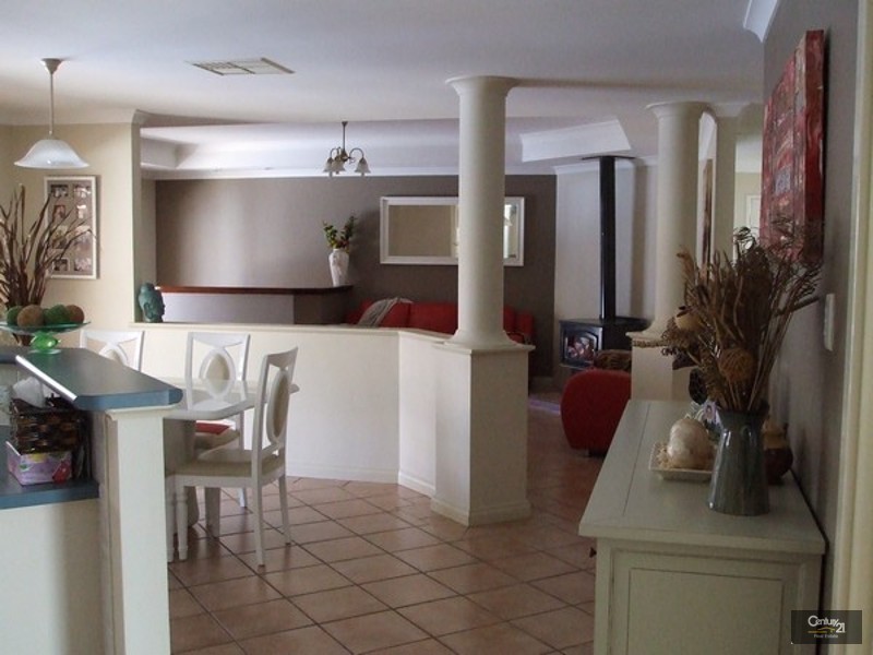 21 Buckingham Way, Collie WA 6225