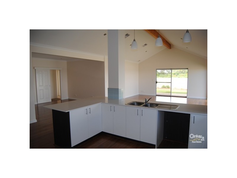 19 Lapwing Road, Dalyellup WA 6230