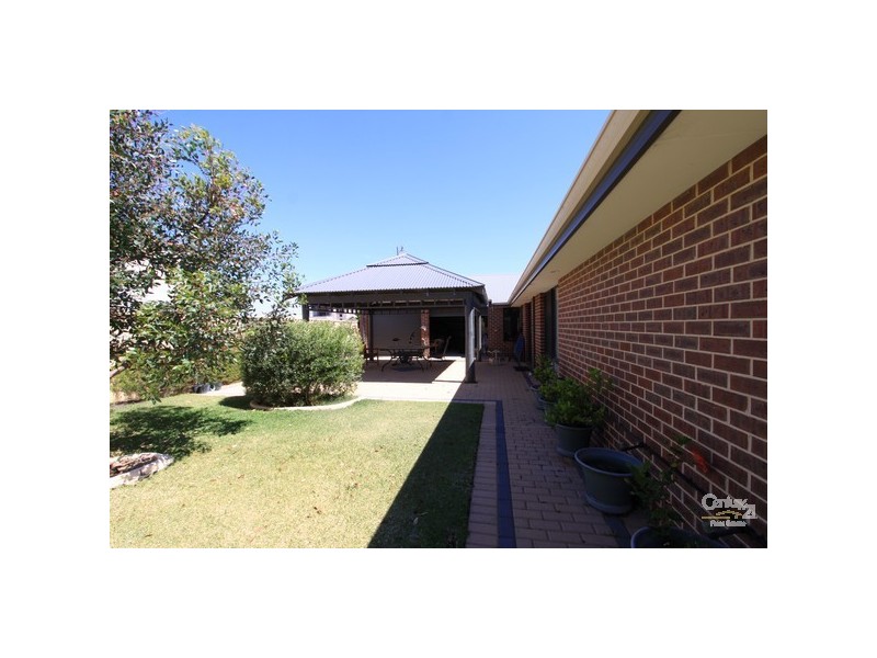 296 Norton Promenade, Dalyellup WA 6230