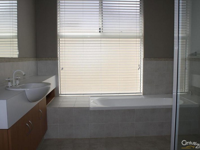 1/13A Marlston Drive, Bunbury WA 6230