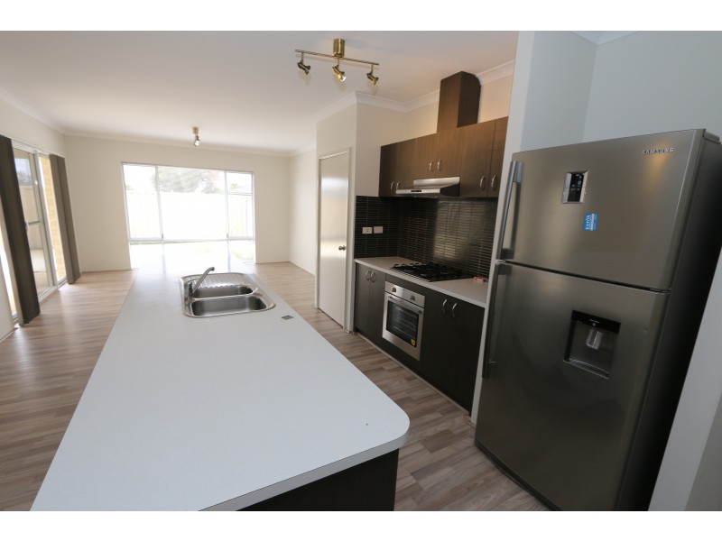 4 Clarence Crescent, Millbridge WA 6232