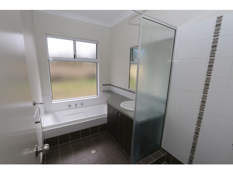 4 Clarence Crescent, Millbridge WA 6232