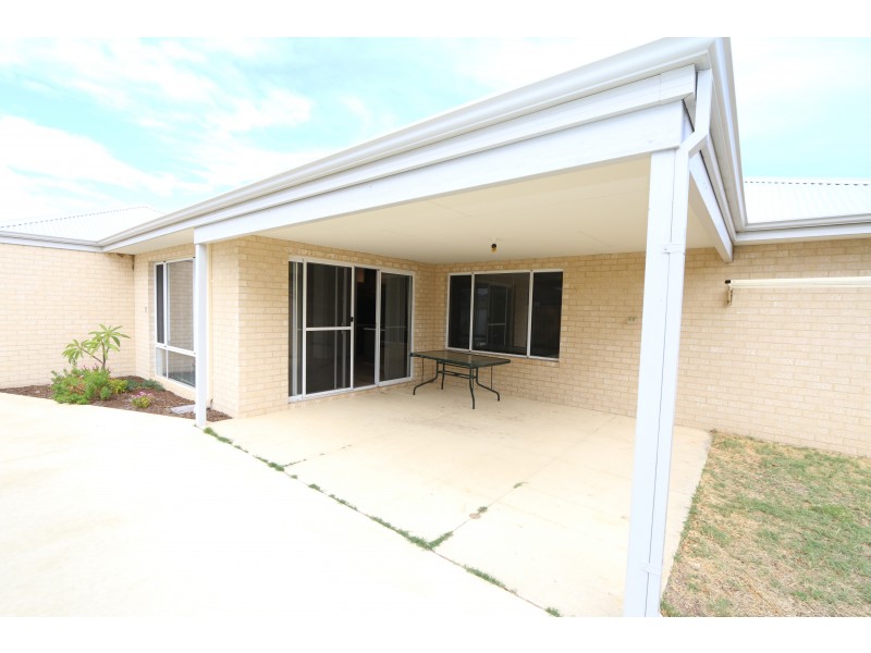 4 Clarence Crescent, Millbridge WA 6232