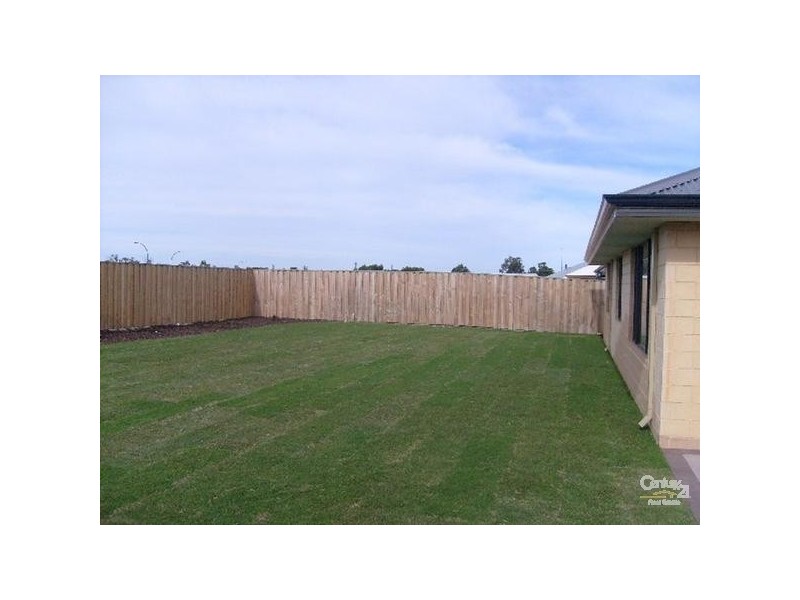 115 Barton Drive, Australind WA 6233