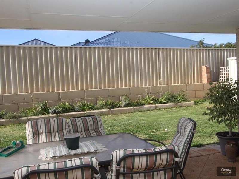5 Garnett Way, Dalyellup WA 6230