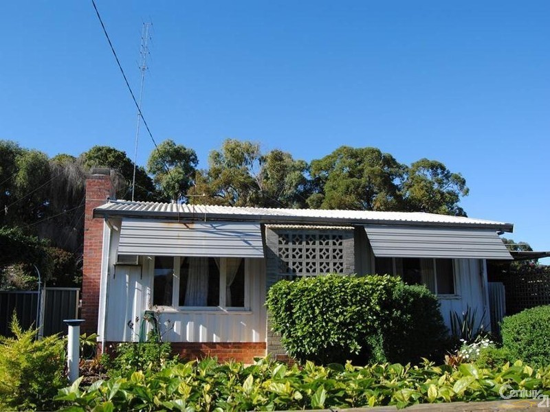 3 Railway Parade, Yarloop WA 6218