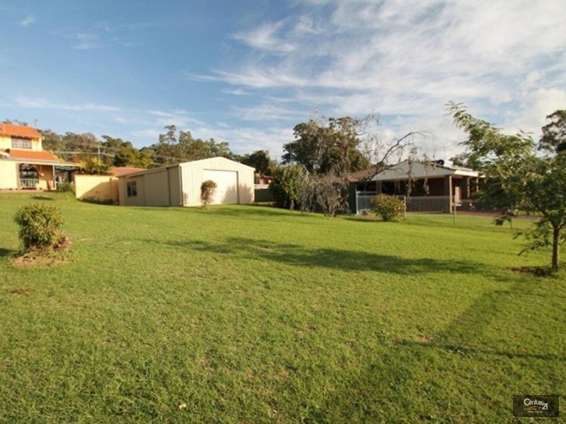 2 Greenfields Road, Harvey WA 6220