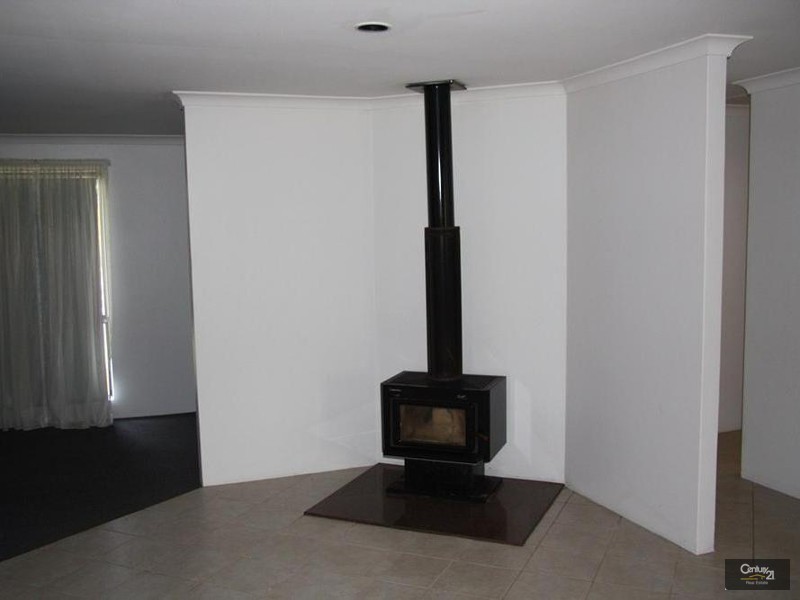 28 Hewison Street, Withers WA 6230