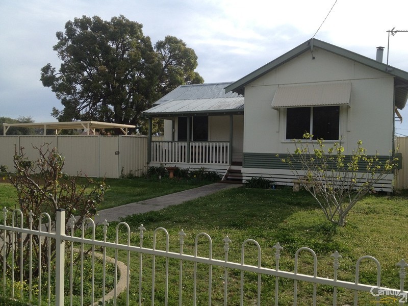 28 Nuytsia Avenue, Carey Park WA 6230