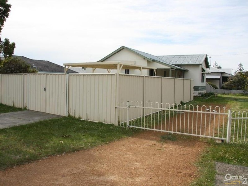 28 Nuytsia Avenue, Carey Park WA 6230