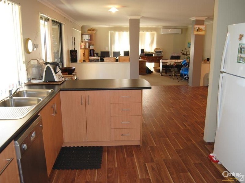 4 Buckland Way, Australind WA 6233