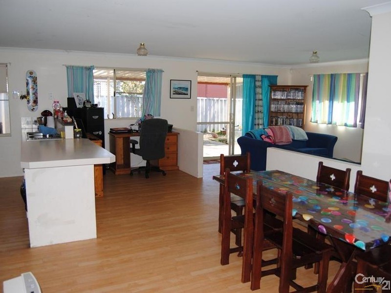 24 Hertford Elbow, College Grove WA 6230