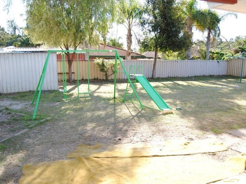 24 Hertford Elbow, College Grove WA 6230