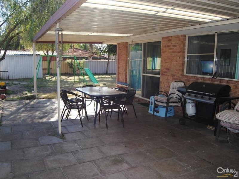 24 Hertford Elbow, College Grove WA 6230