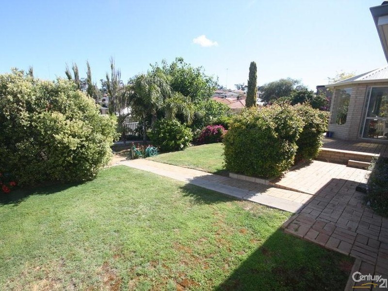 37 Naturaliste Ave, Usher WA 6230