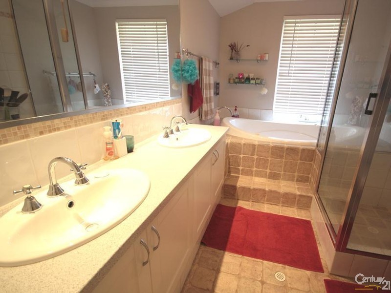 4 Driver Road, Dalyellup WA 6230