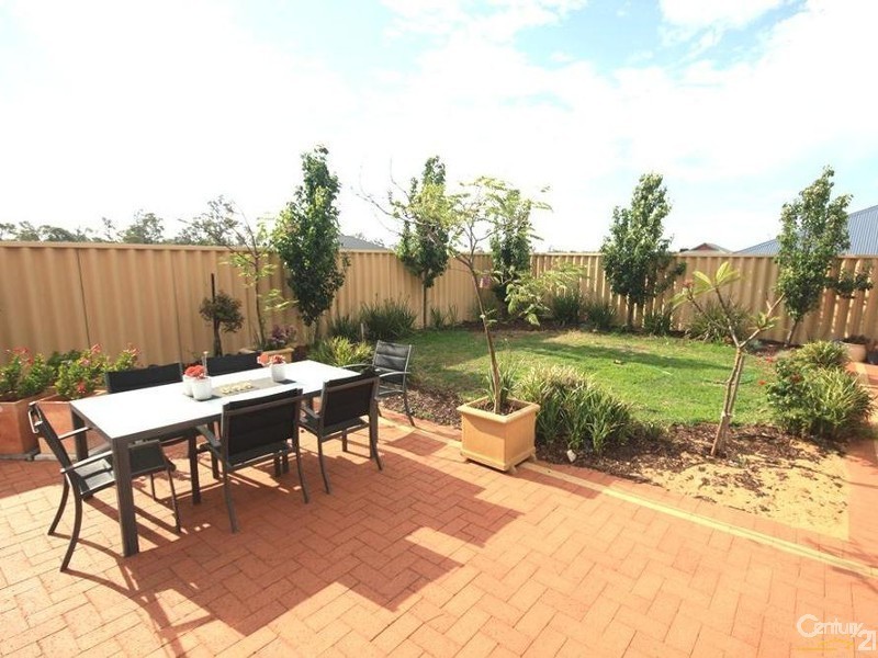 4 Driver Road, Dalyellup WA 6230