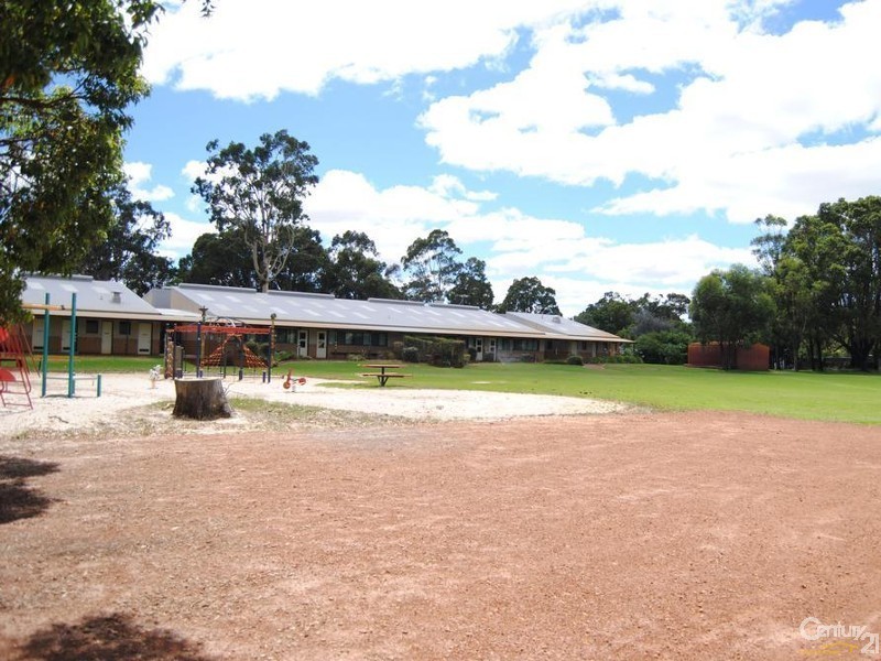 18 Kingia Close, Burekup WA 6227