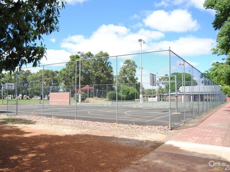 18 Kingia Close, Burekup WA 6227