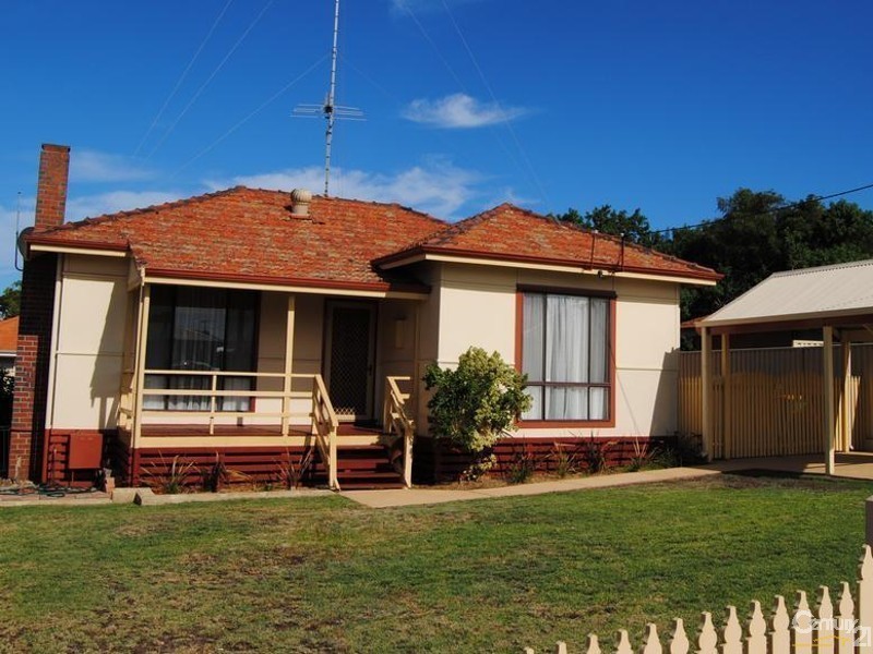 12A Moolyeen Rd, Carey Park WA 6230