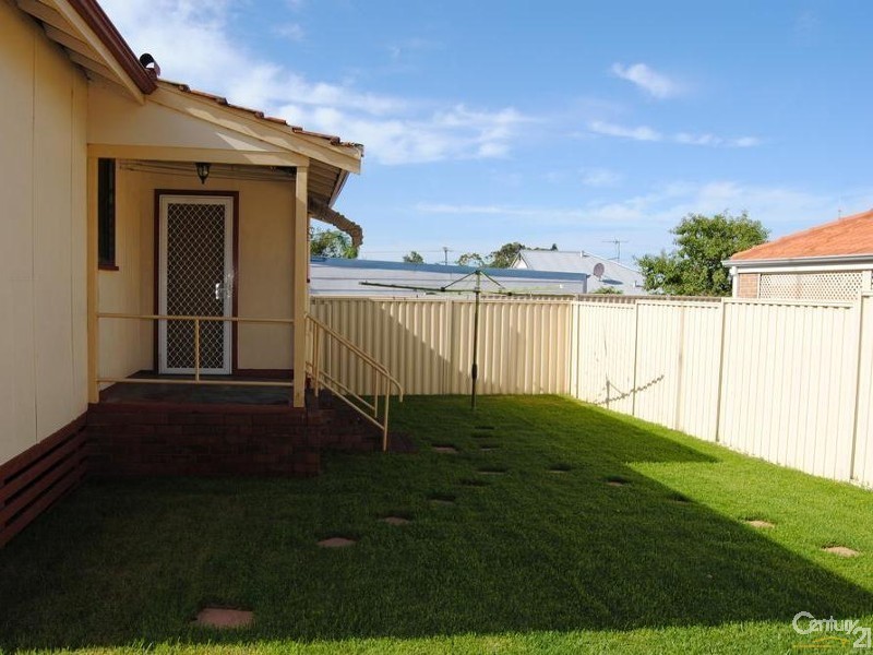 12A Moolyeen Rd, Carey Park WA 6230