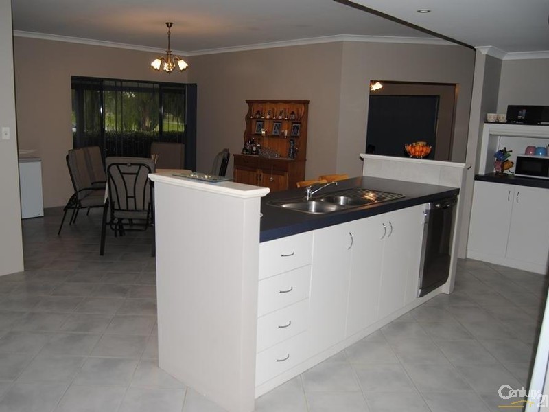 74 Leschenault Parade, Australind WA 6233