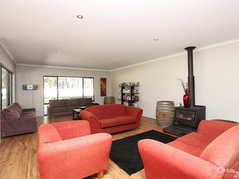 18 Duce Drive, Boyanup WA 6237