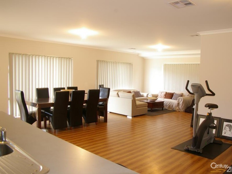 2 Apsley Circle, Millbridge WA 6232