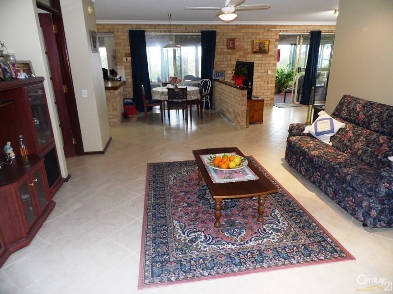 23 Winthrop Avenue, College Grove WA 6230